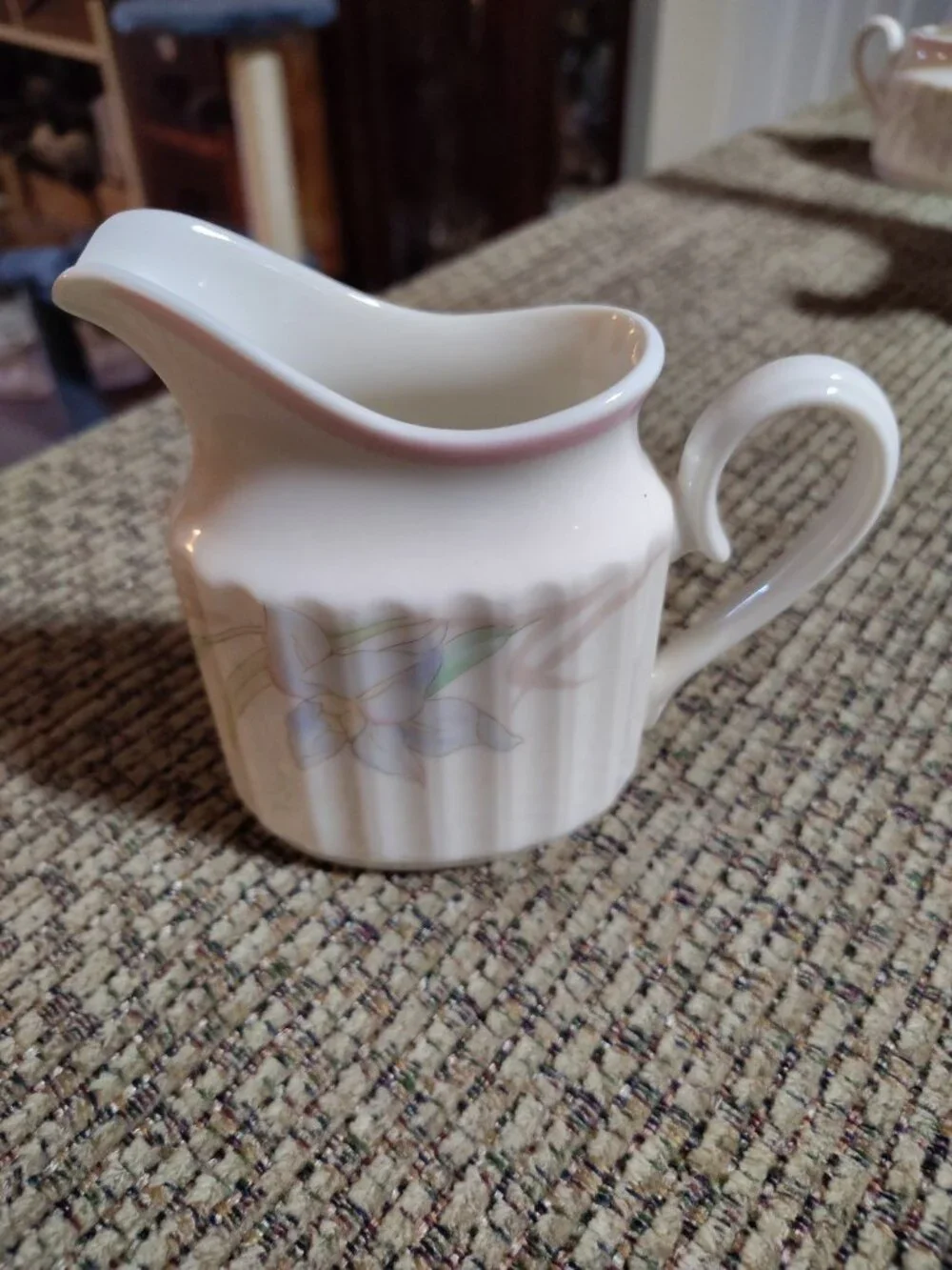 VINTAGE Mikasa Petite Pink Melody L9810 Fluted Bone China Japan Creamer 4.5
